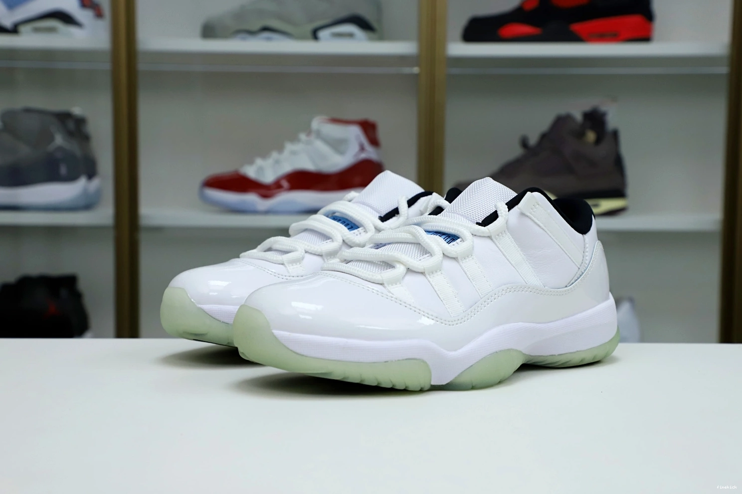 LOW JORDAN LEGEND AIR 11 BLUE RETRO 1014